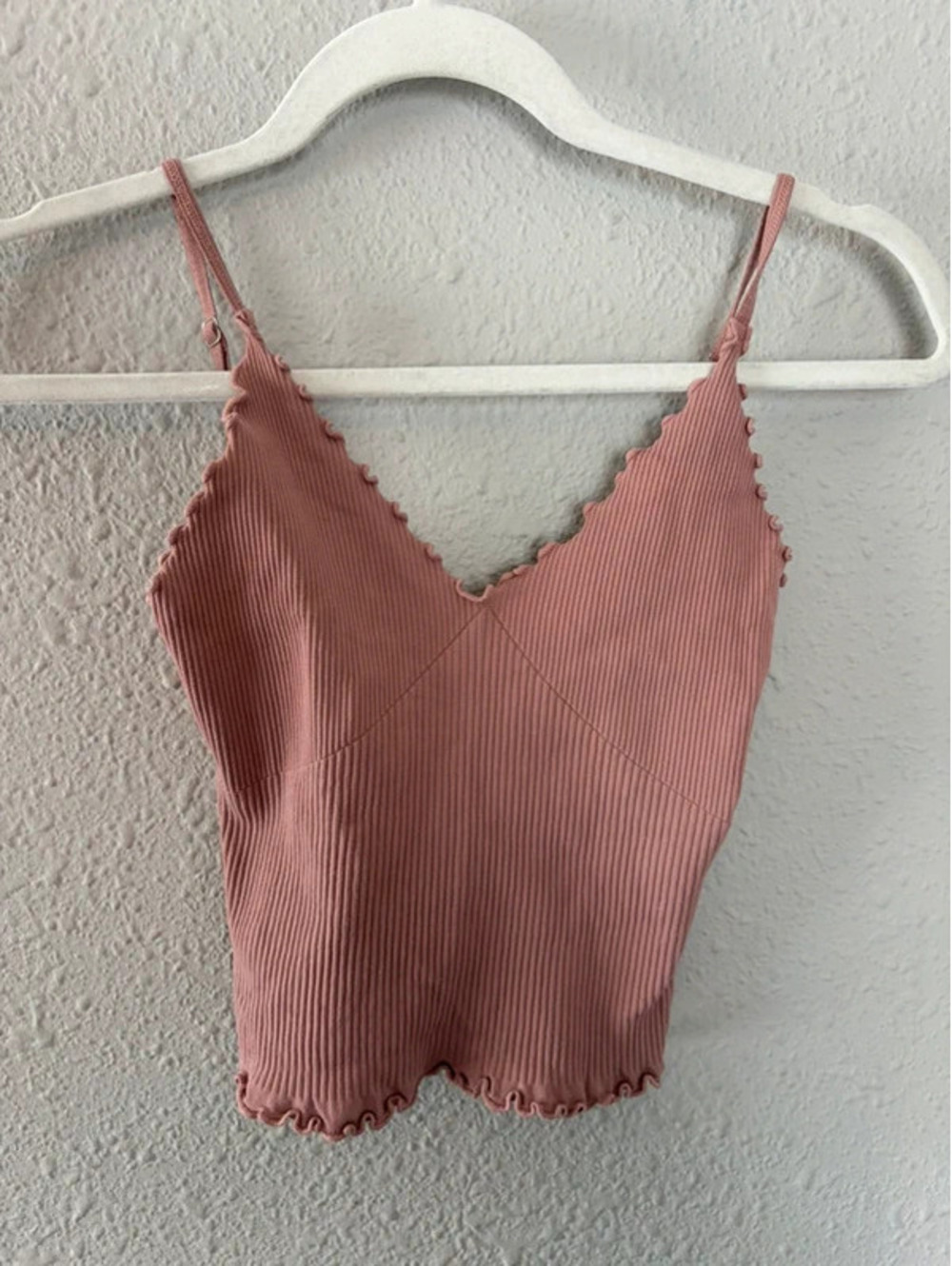 Free People Intimately pink seamless ribbed scallop edge cropped tank size XS/S